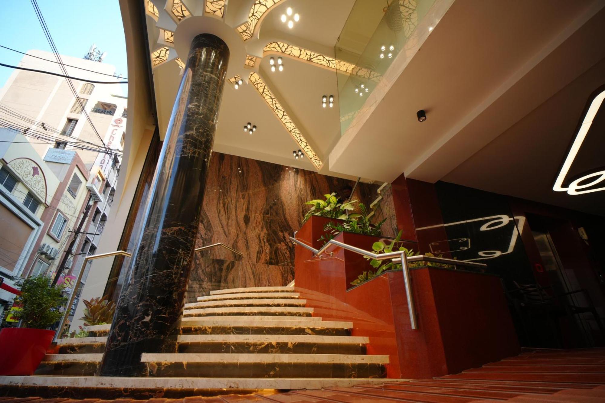 Hotel Grand Sabarees