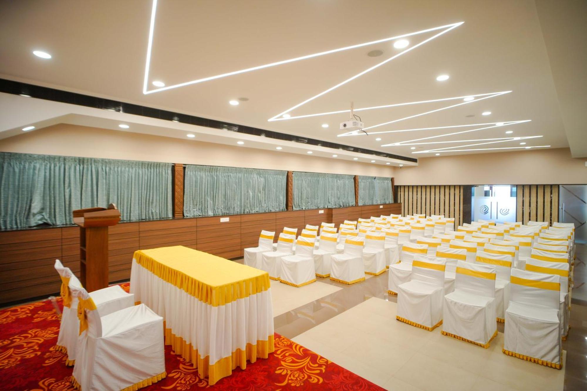 Grand Sabarees Hotel